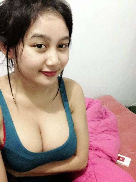 ngangkang pamer memek