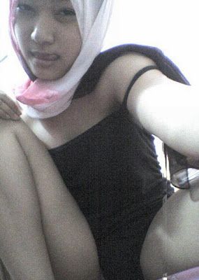 bokong cewek jilbab