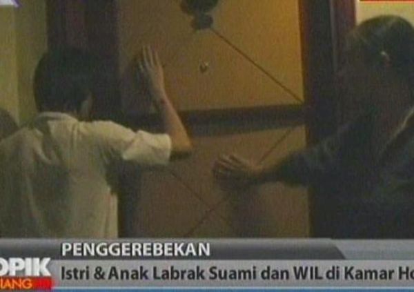 pergoki istri suami selingkuh di hotel