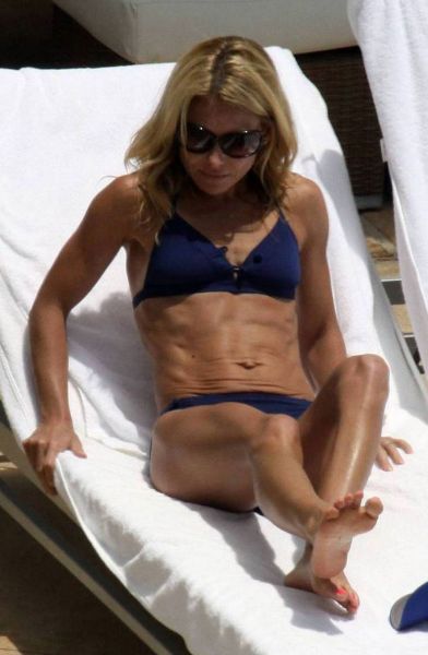 kelly ripa chest