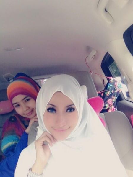 cewek jilbab bugil nyepong