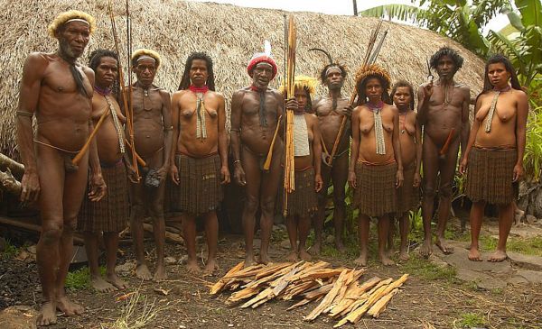 perempuan suku pedalaman