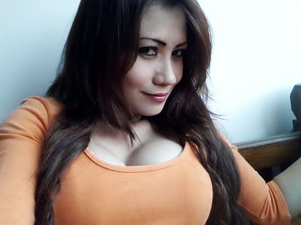 wanita bugil