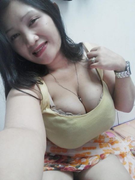 ngangkang pamer memek