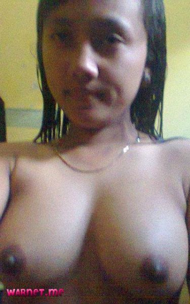 wanita mandi bugil