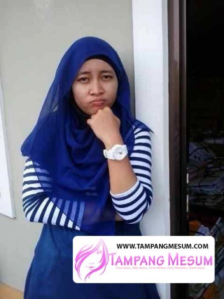 wanita berjilbab