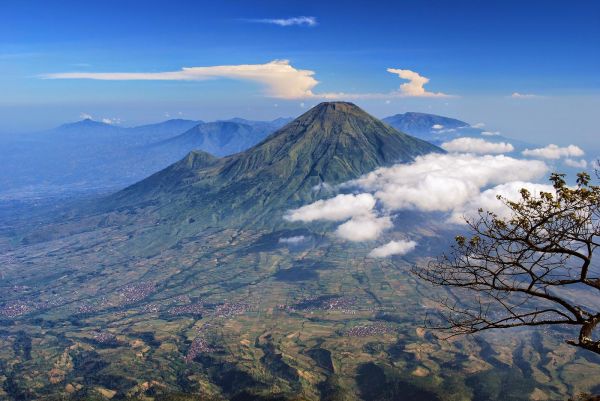 gunung yang tinggi