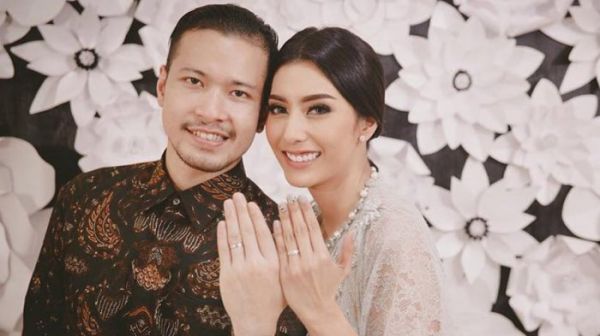 valentine tanpa pasangan baju nikah