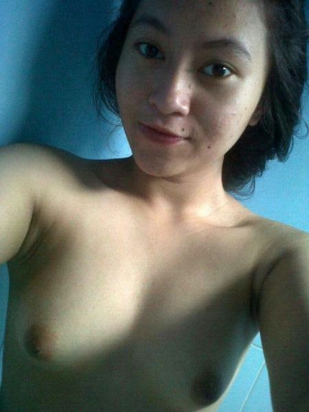 ibu tetek montok lagi mandi sexy