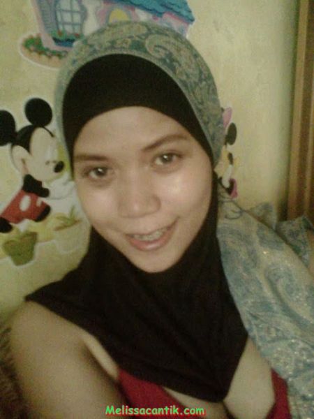 wanita cantik berhijab