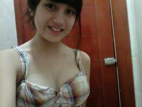 cewek cantik pamer memek