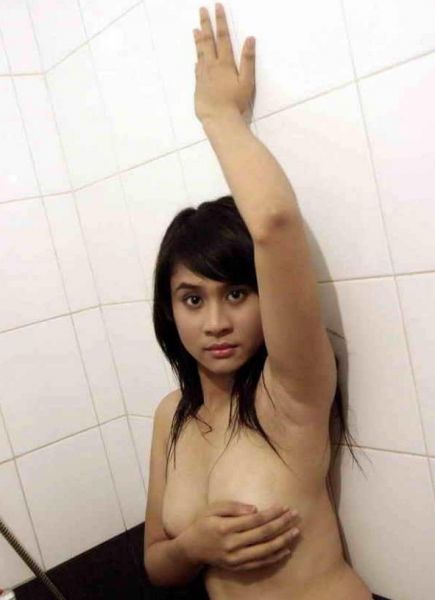 artis indonesia bugil syahrini