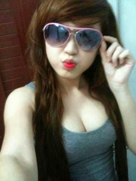 ibu ibu memek ngangkang