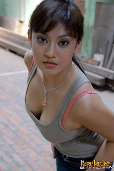 foto artis ayu anjani