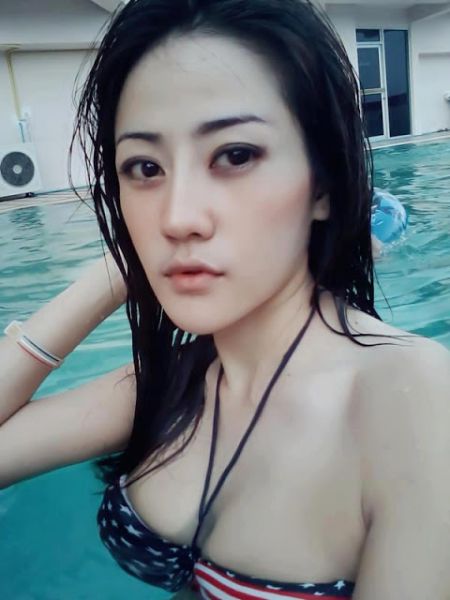 model pamer memek