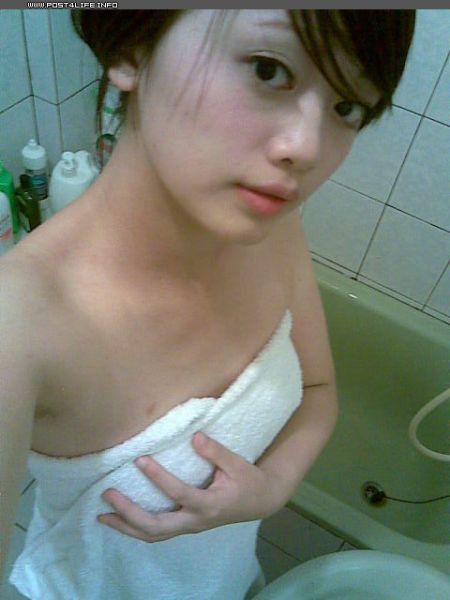 wanita mandi bugil