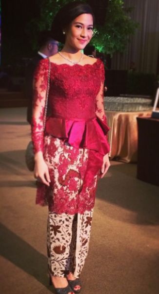 kebaya sexy nude