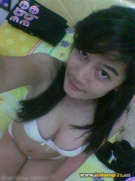 gadis indonesia mandi