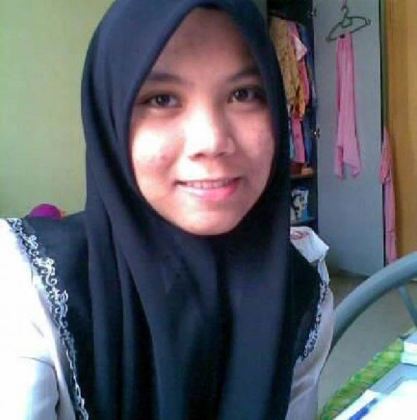 gadis berjilbab telanjang