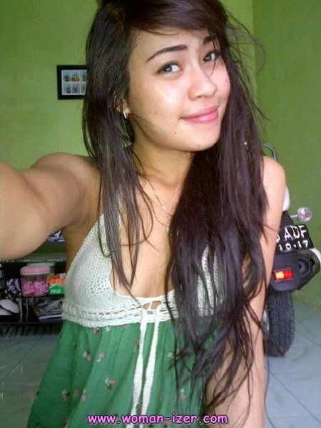 wanita bugil