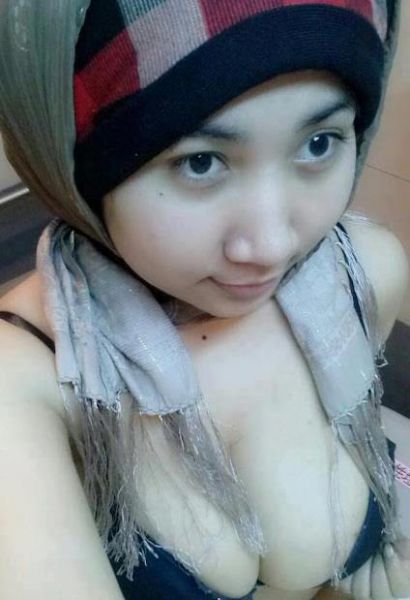 cewek bugil ngentot memek jilbab