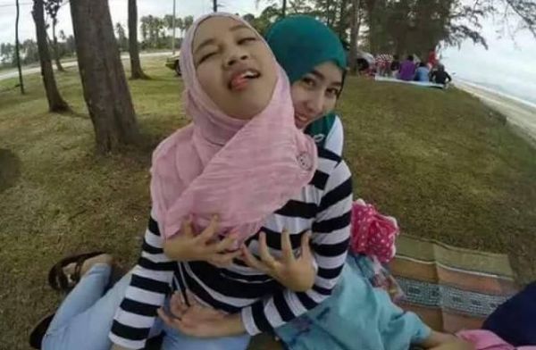 jilbab toket gede