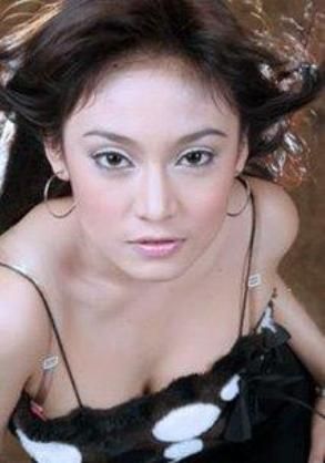 artis indonesia bugil syahrini