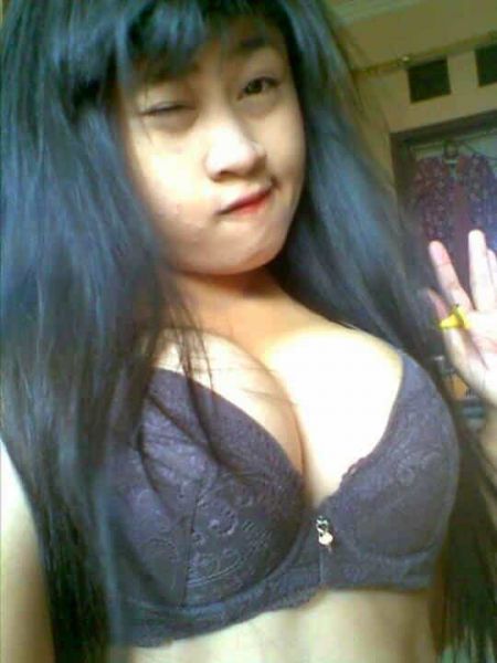 memek bugil lagi ngangkang