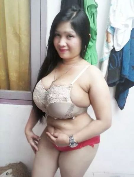 wanita mandi bersama lelaki