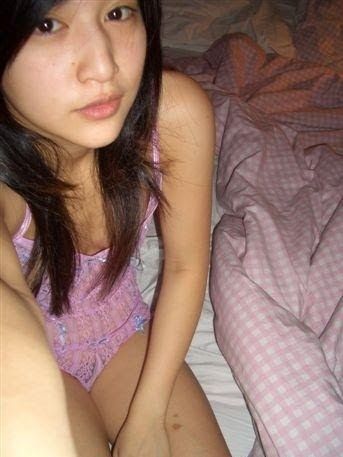 memakai baju tidur seksi foto