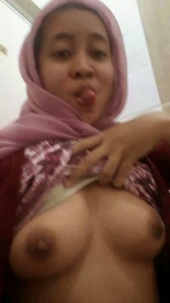 cewek jilbab telanjang