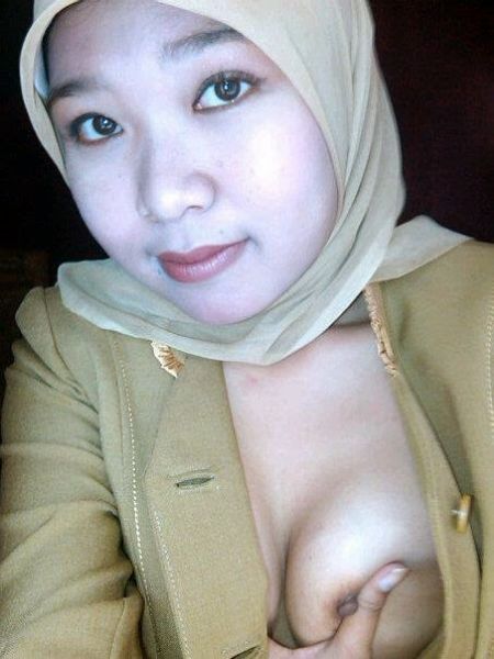 cewek pamer memek