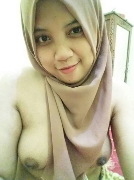 jilbab pamer memek