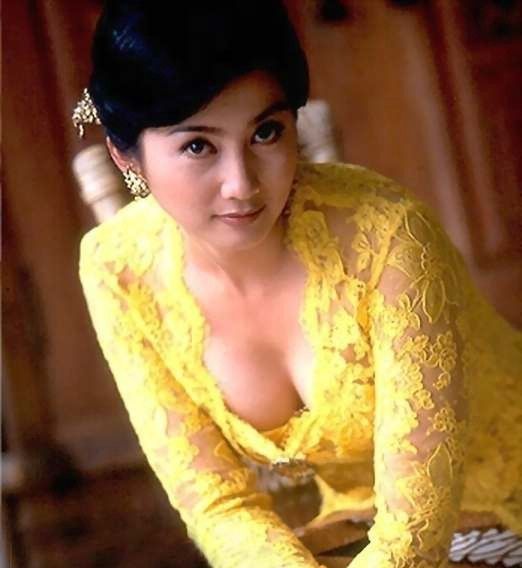 seleb mayang sari