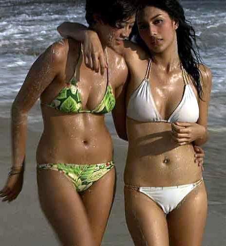 bikini artis pantai indonesia