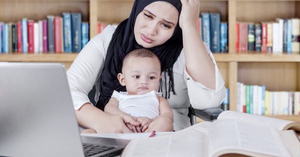 ibu melahirkan di rumah