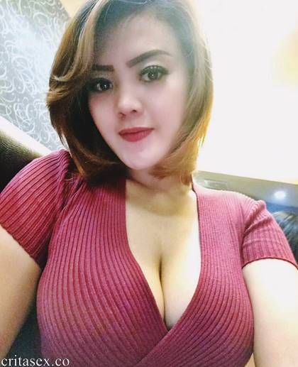 cewek cantik mandi di kali