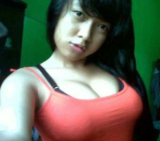 ngangkang pamer memek