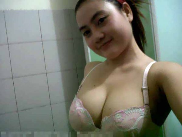 ngangkang pamer memek