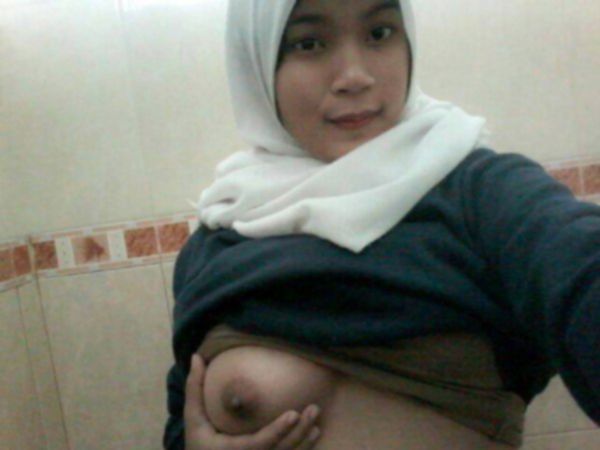 cewek jilbab bugil