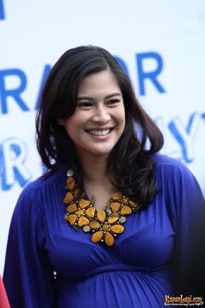 dian sastro rambut pendek