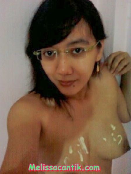 memek ngangkang telanjang bulat