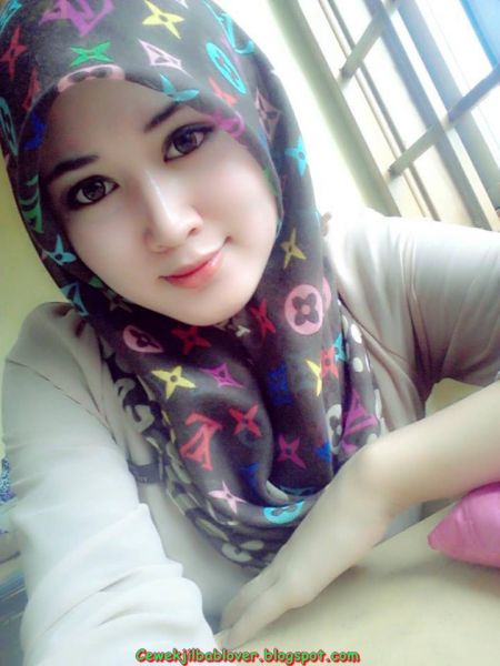 wanita muslimah cantik