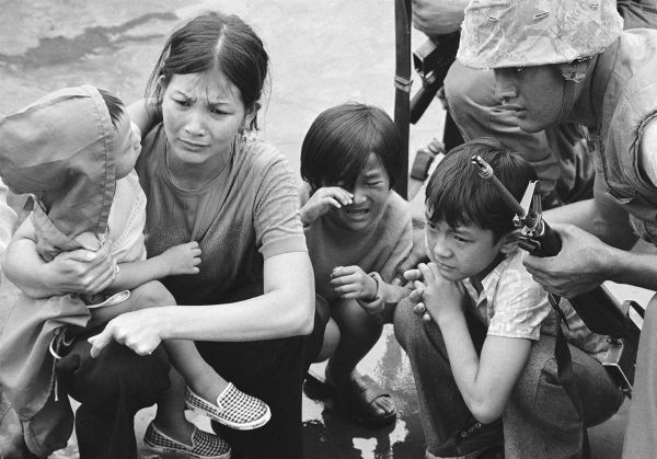 vietnamese slum girls