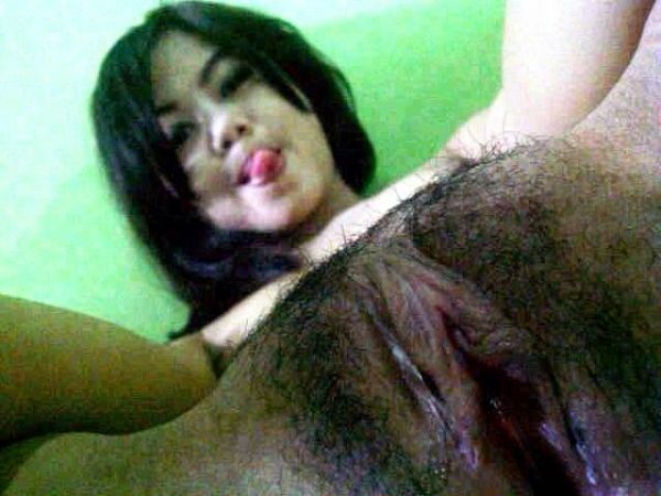 memek ngangkang cewek pamerin