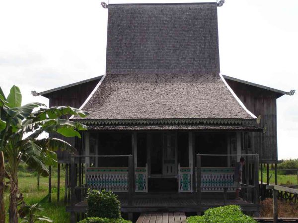 rumah adat kalimantan