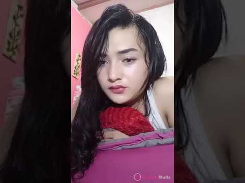 wanita cantik bugil dari belakang