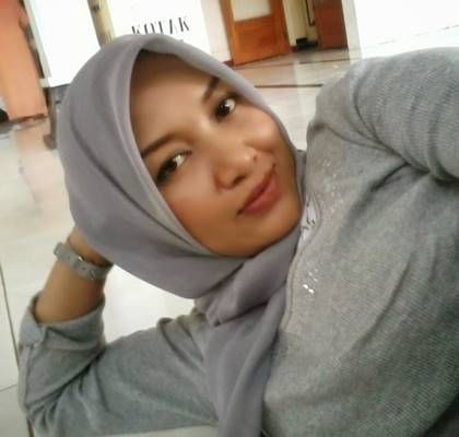 gambar wanita cantik ber jilbab