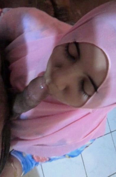 foto wanita hijab dari belakang